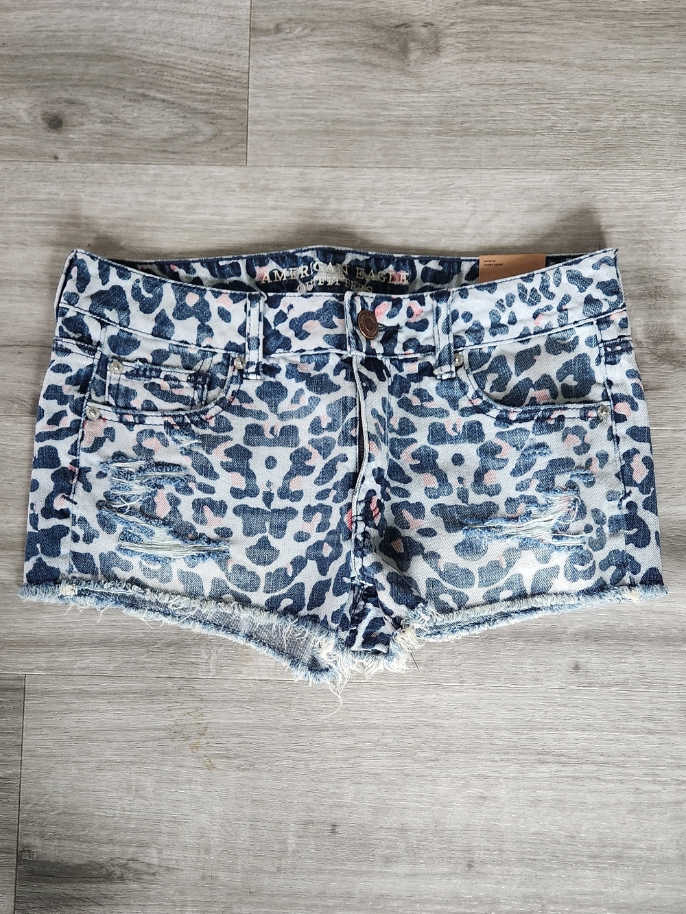 American Eagle Shortie  distressed Denim Blue Cheetah Womens 6 NWT Low Rise - Picture 2 of 10